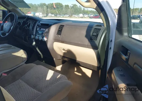 2010 Toyota Tundra Grade 4.6L V8 z USA, uszkodzony, nr VIN 5TFRM5F12AX009736